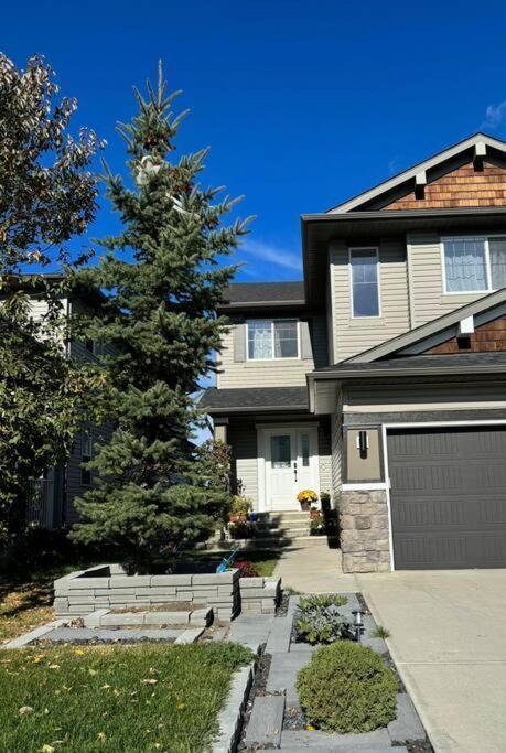 New&Stylish&Cozy Suit Near Spruce Meadows Sleeps 6- Backyard-Ev Apartment Calgary Exterior photo