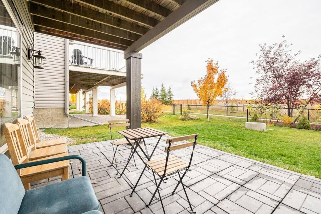 New&Stylish&Cozy Suit Near Spruce Meadows Sleeps 6- Backyard-Ev Apartment Calgary Exterior photo